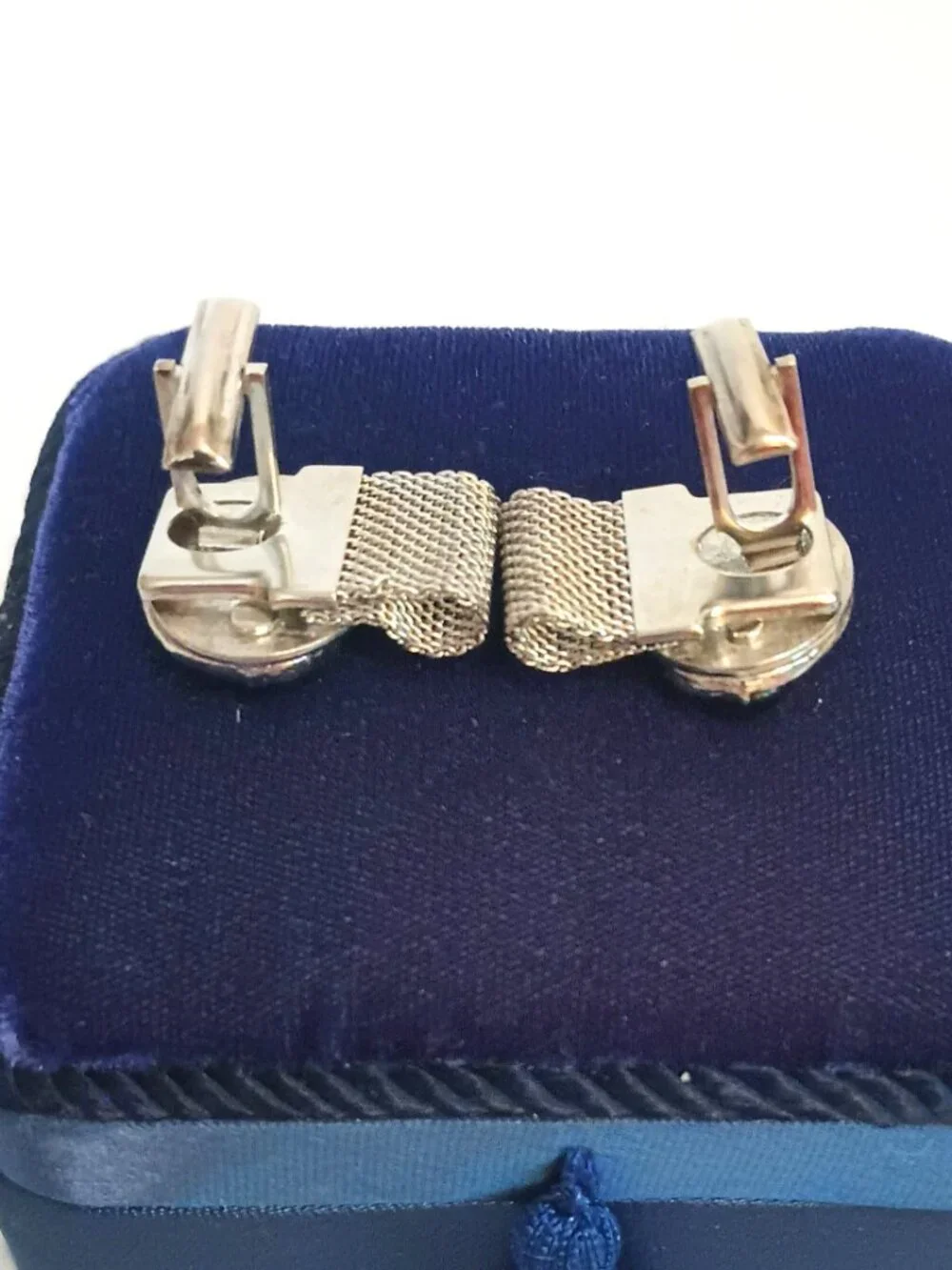 Vintage Oval Blue Stone Cufflinks Silver Tone Etched Mesh Wrap Around Jewelry